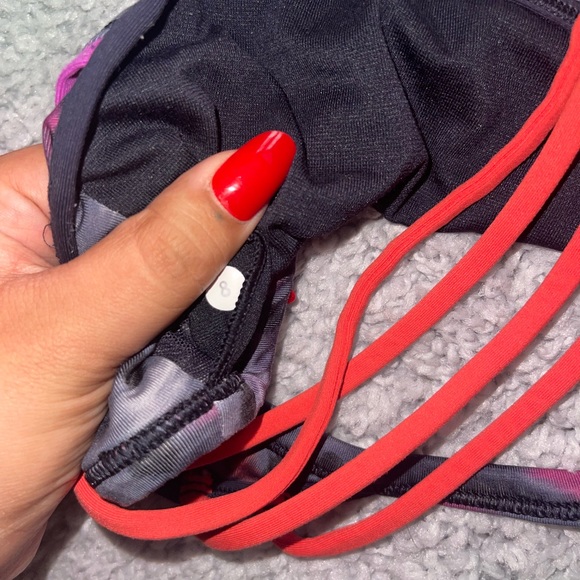 Lululemon Lighten Up BraWindy Blooms Regal Plum Multi/Naval Blue/Alarming Size 8 - Picture 4 of 5